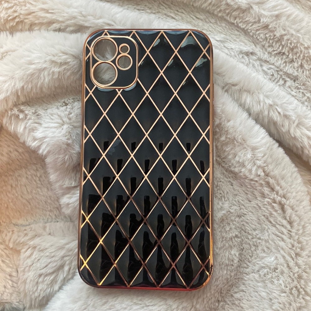 Black and gold iphone 11 case